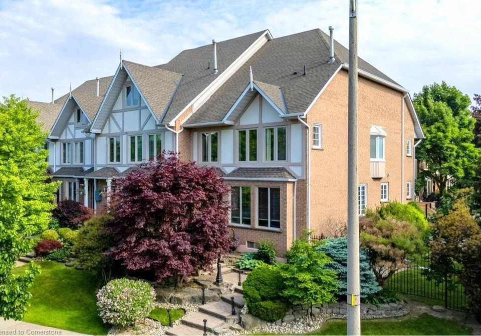 90-waterford-crescent-hamilton-ontario-40740880