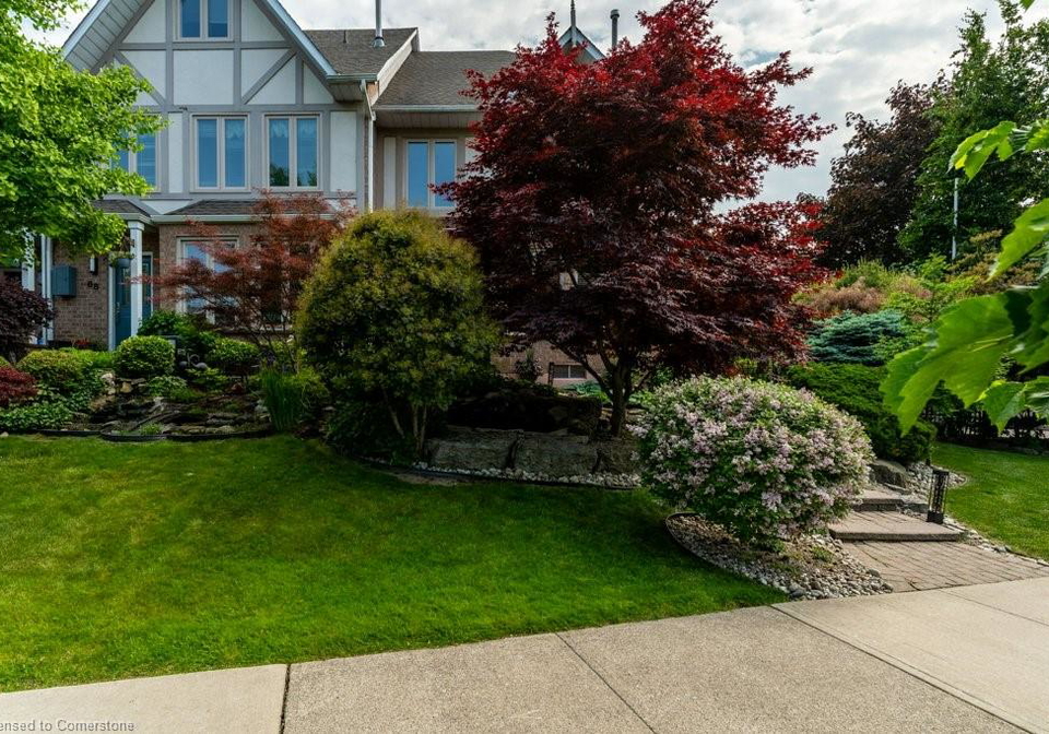 90-waterford-crescent-hamilton-ontario-40740880