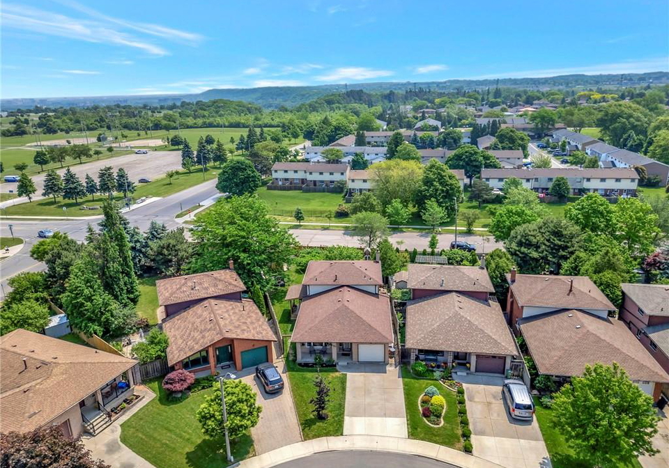 182-solomon-crescent-hamilton-ontario-40741043