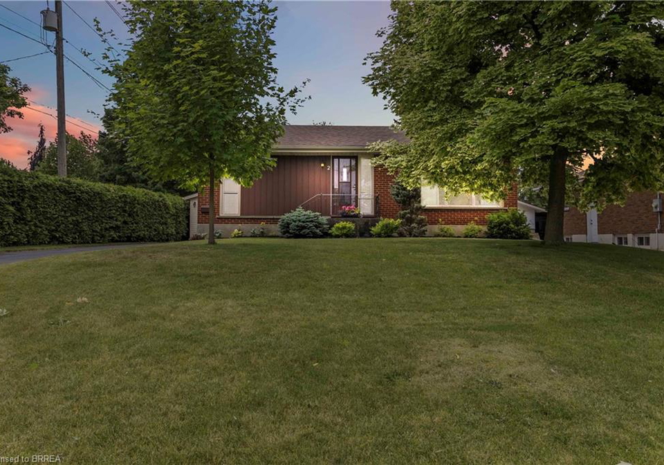 2-barbara-street-brantford-ontario-40741083