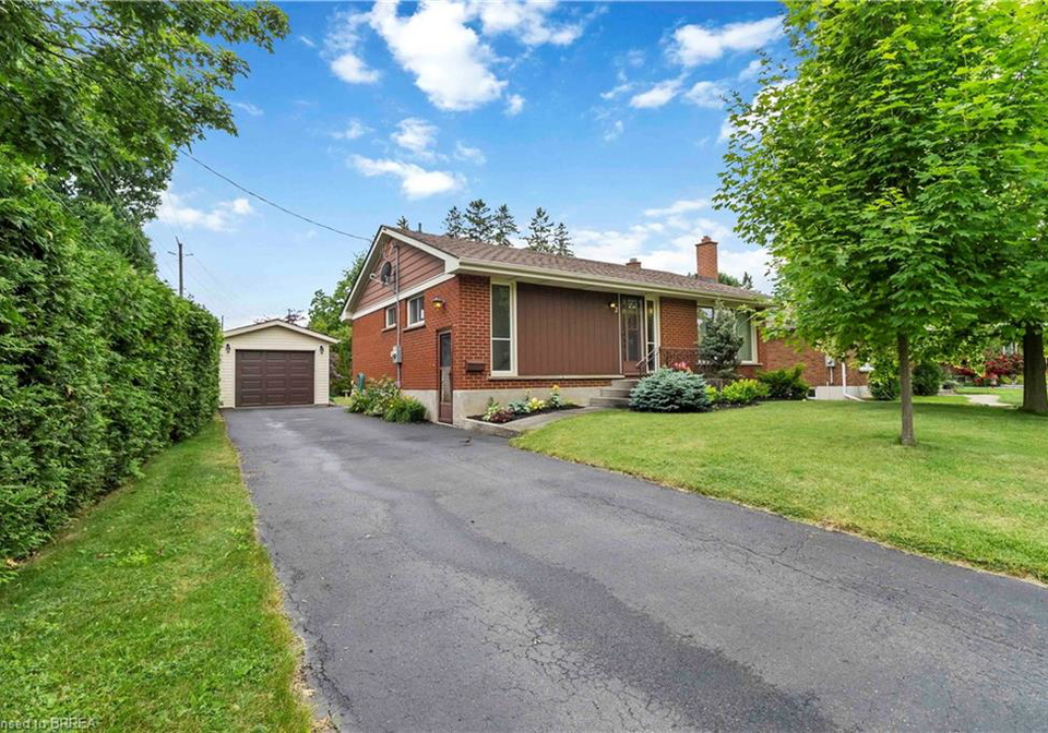 2-barbara-street-brantford-ontario-40741083