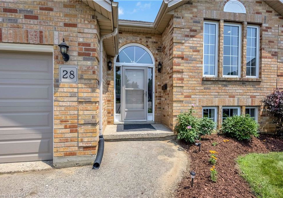 28-strong-court-brantford-ontario-40741424