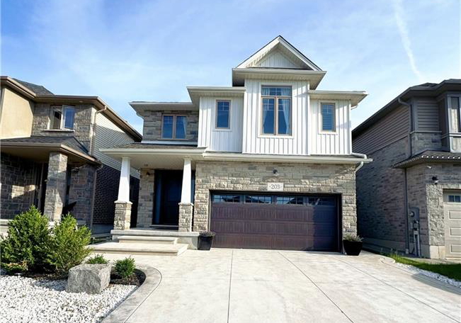 203-carriage-way-waterloo-ontario-40741496