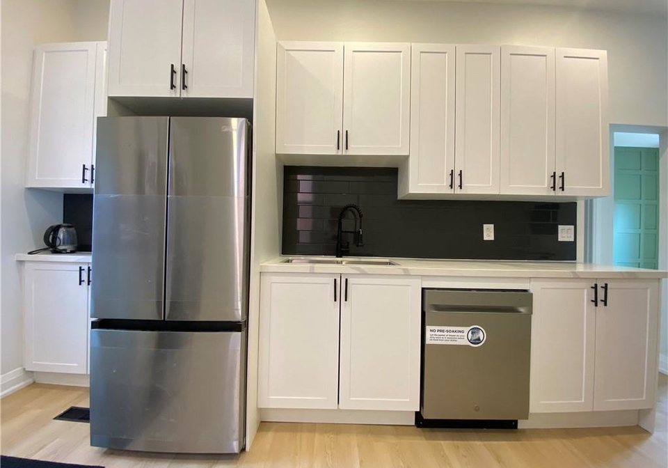 79-sanford-avenue-s-hamilton-ontario-40741571