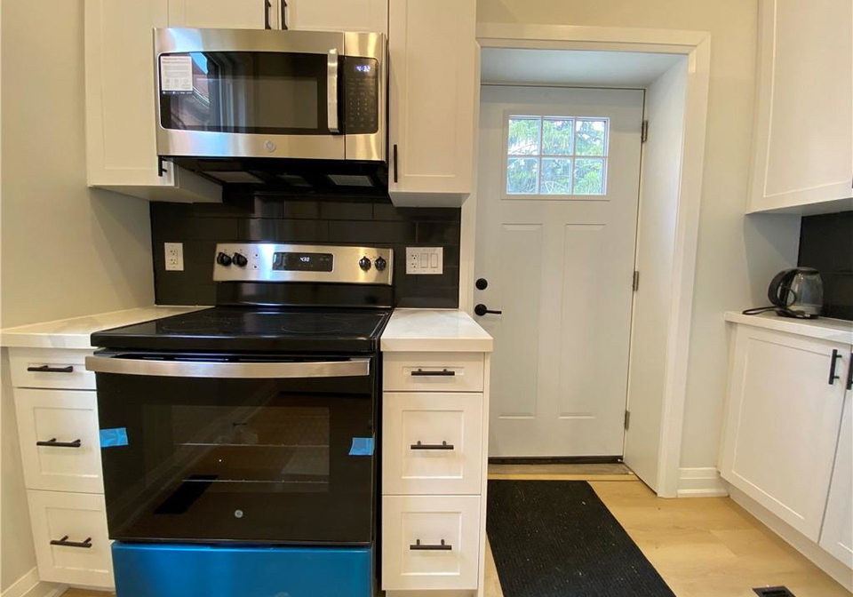 79-sanford-avenue-s-hamilton-ontario-40741571