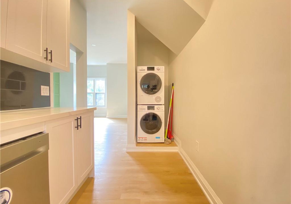 79-sanford-avenue-s-hamilton-ontario-40741571