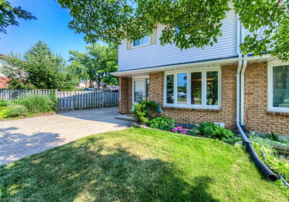 252-dinison-crescent-kitchener-ontario-40741580