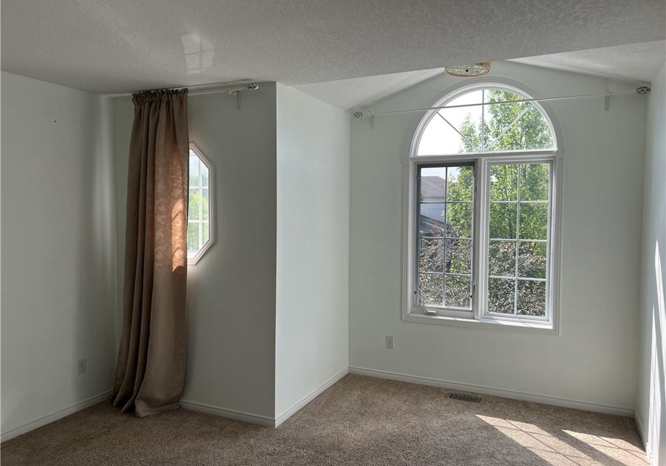 358-univeristy-downs-waterloo-ontario-40741586