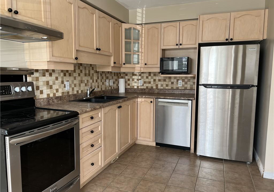 358-univeristy-downs-waterloo-ontario-40741586