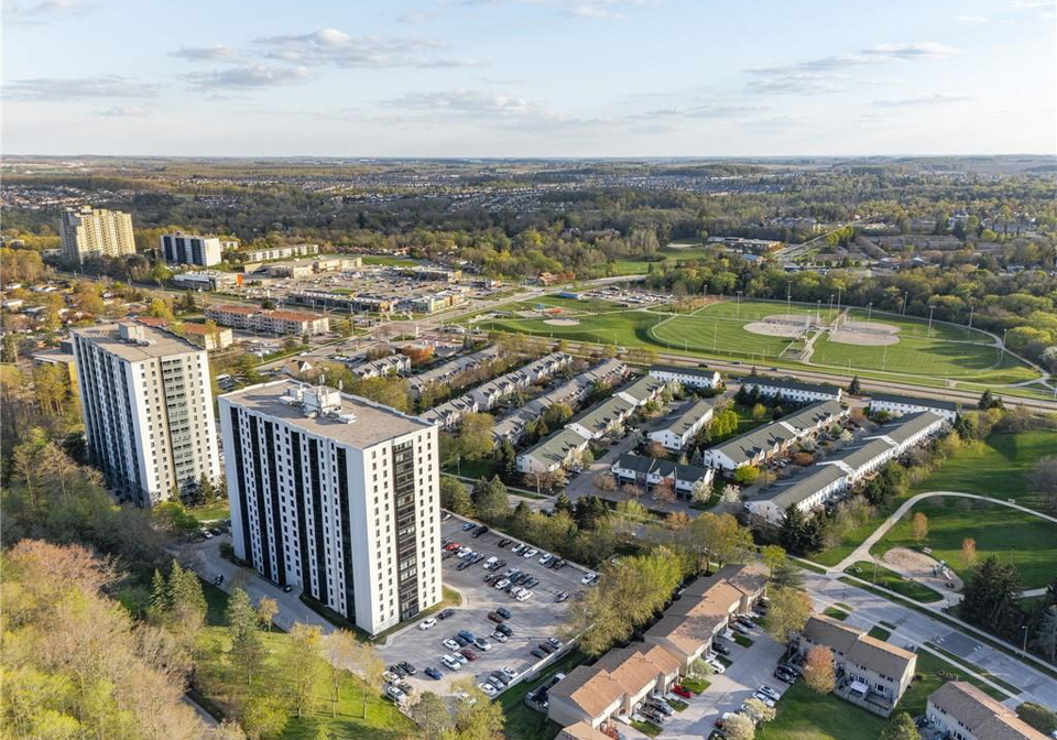 35-green-valley-drive-kitchener-ontario-40741774