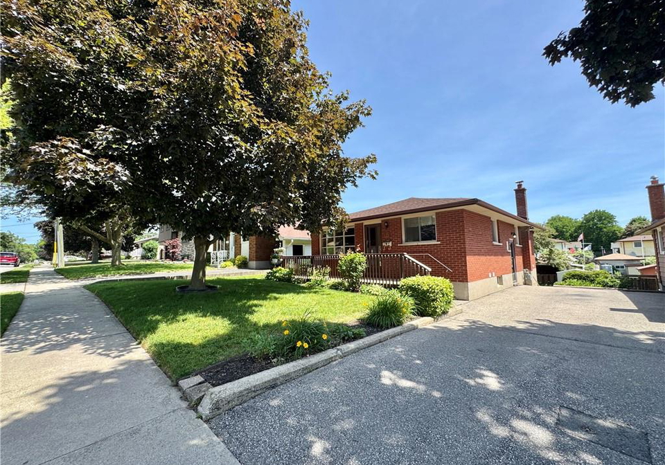 85-lowrey-avenue-s-cambridge-ontario-40741877