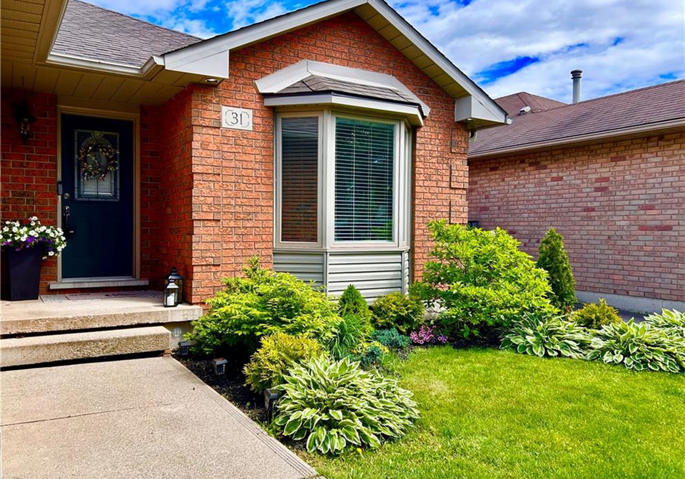 31-loneoak-crescent-stoney-creek-ontario-40741911