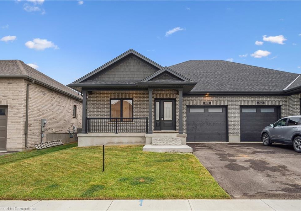 102-south-parkwood-boulevard-elmira-ontario-40742052