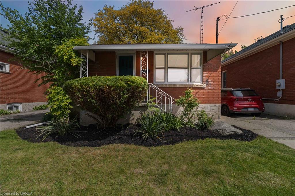 17-salisbury-avenue-brantford-ontario-40742333