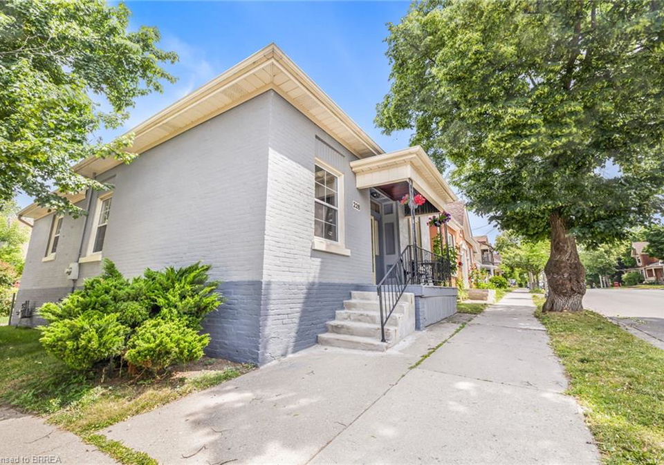 228-dalhousie-street-brantford-ontario-40742419
