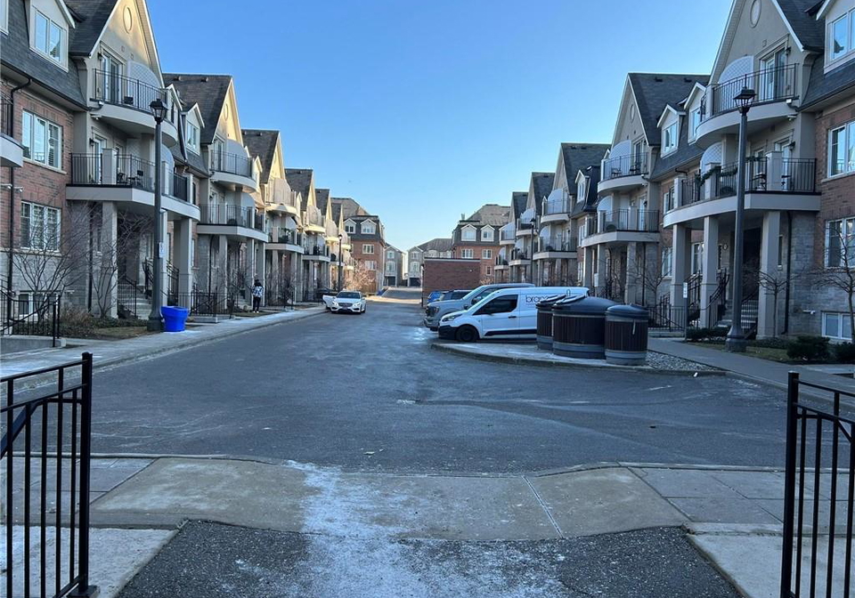 2420-baronwood-drive-oakville-ontario-40742867
