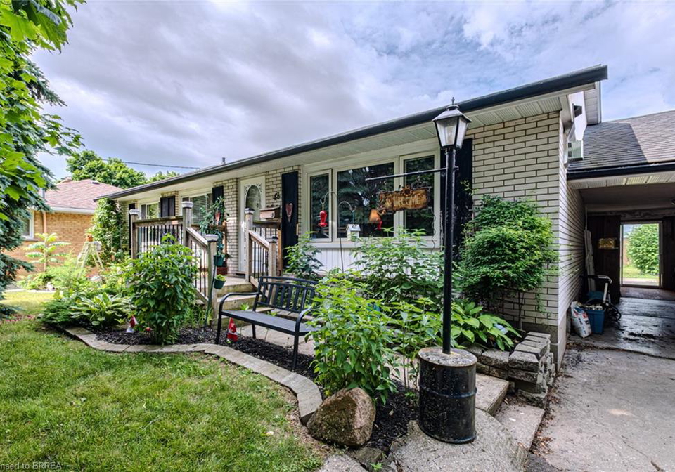 48-market-street-paris-ontario-40742886