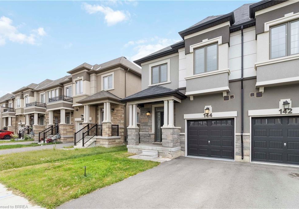 144-flagg-avenue-paris-ontario-40742891