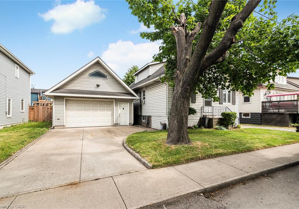 11-grafton-avenue-hamilton-ontario-40742900