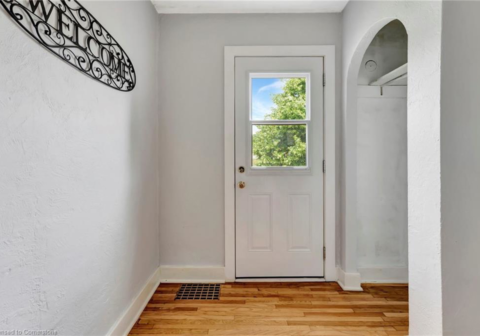 84-queensway-street-e-simcoe-ontario-40742955