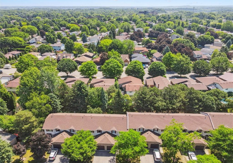 476-kingscourt-drive-waterloo-ontario-40743048