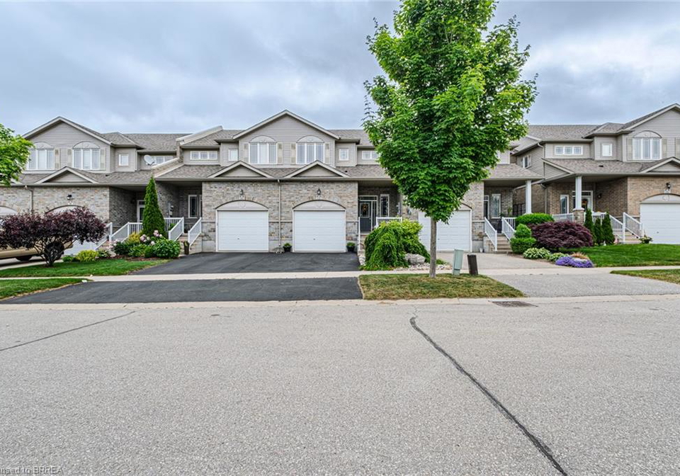 12-rowe-lane-paris-ontario-40743089