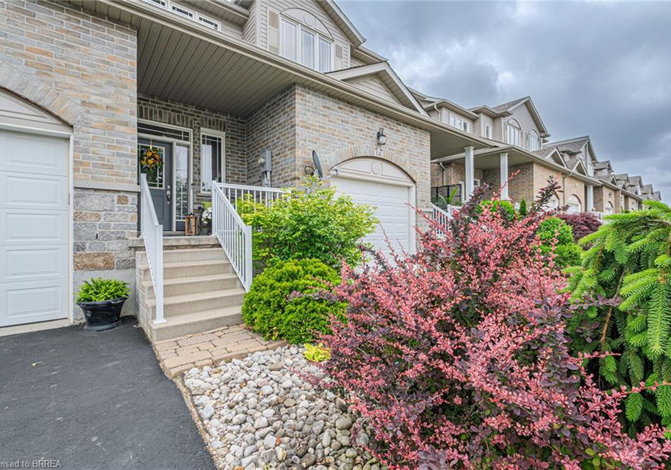 12-rowe-lane-paris-ontario-40743089
