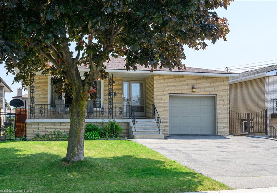 11-algonquin-court-hamilton-ontario-40743172