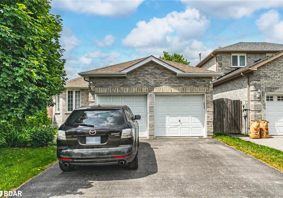38-reynolds-lane-barrie-ontario-40743241