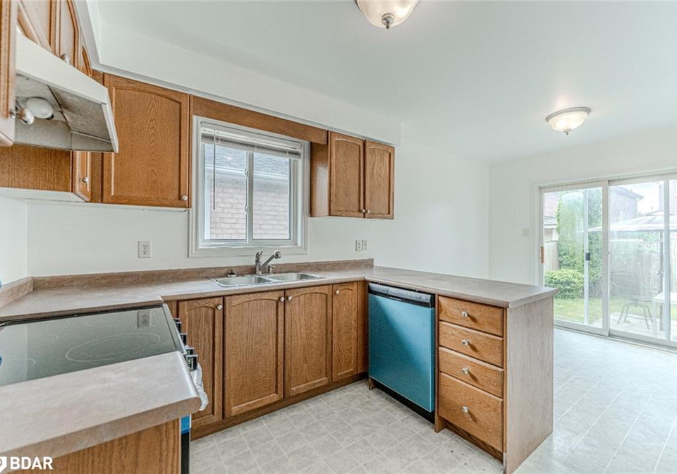 38-reynolds-lane-barrie-ontario-40743241