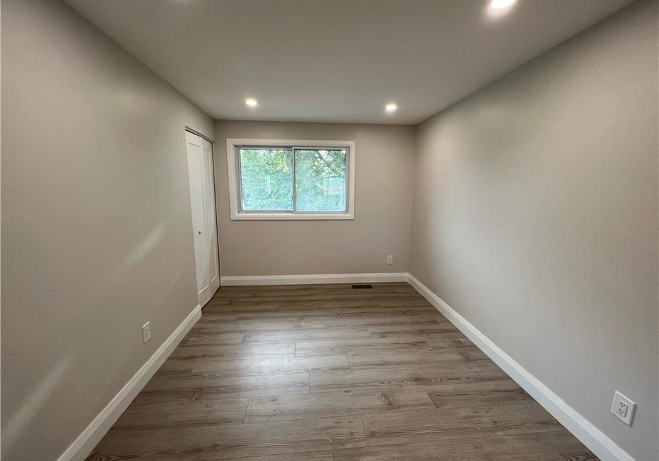 14-bishopsgate-avenue-hamilton-ontario-40743325