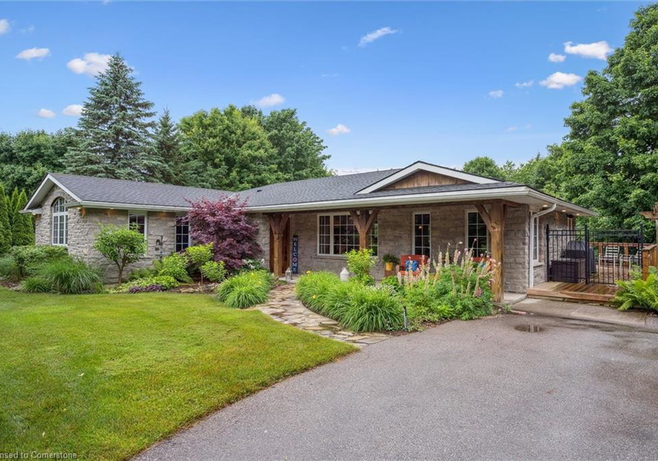 7242-4-side-road-centre-wellington-ontario-40743406