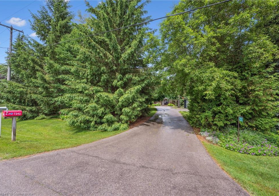 7242-4-side-road-centre-wellington-ontario-40743406