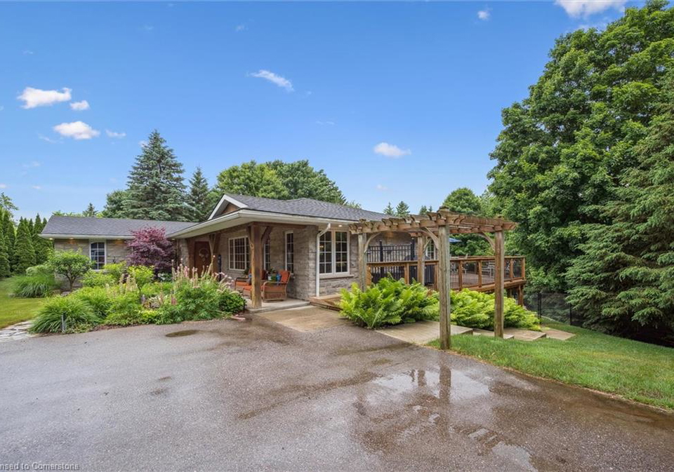 7242-4-side-road-centre-wellington-ontario-40743406