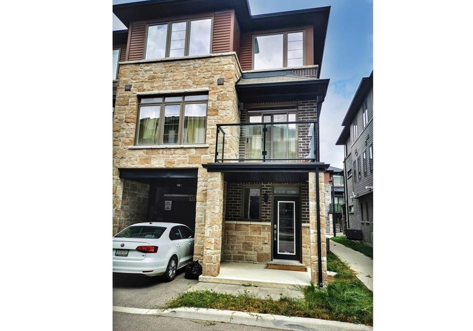 30-times-square-boulevard-stoney-creek-ontario-40743641