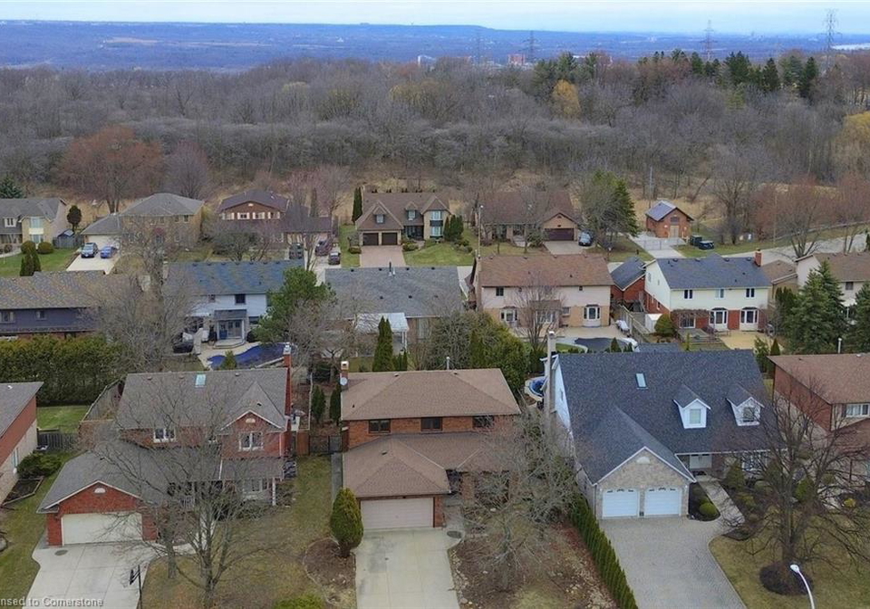 35-daffodil-crescent-hamilton-ontario-40743731