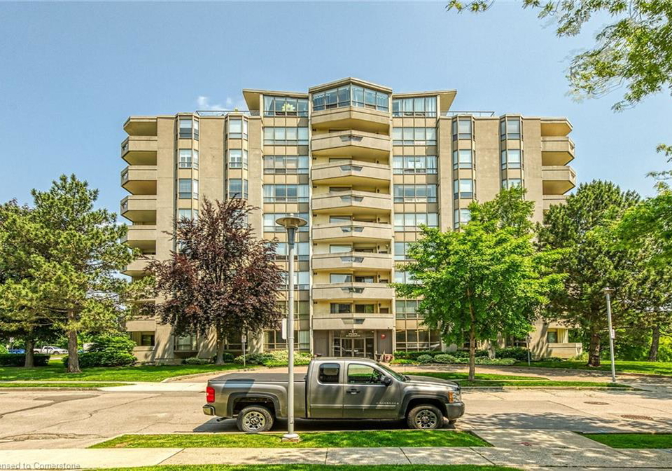8-village-green-stoney-creek-ontario-40743861