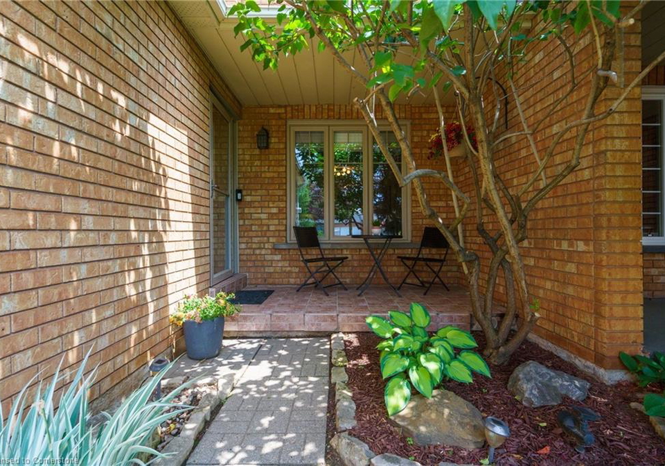 637-amelia-crescent-burlington-ontario-40743873