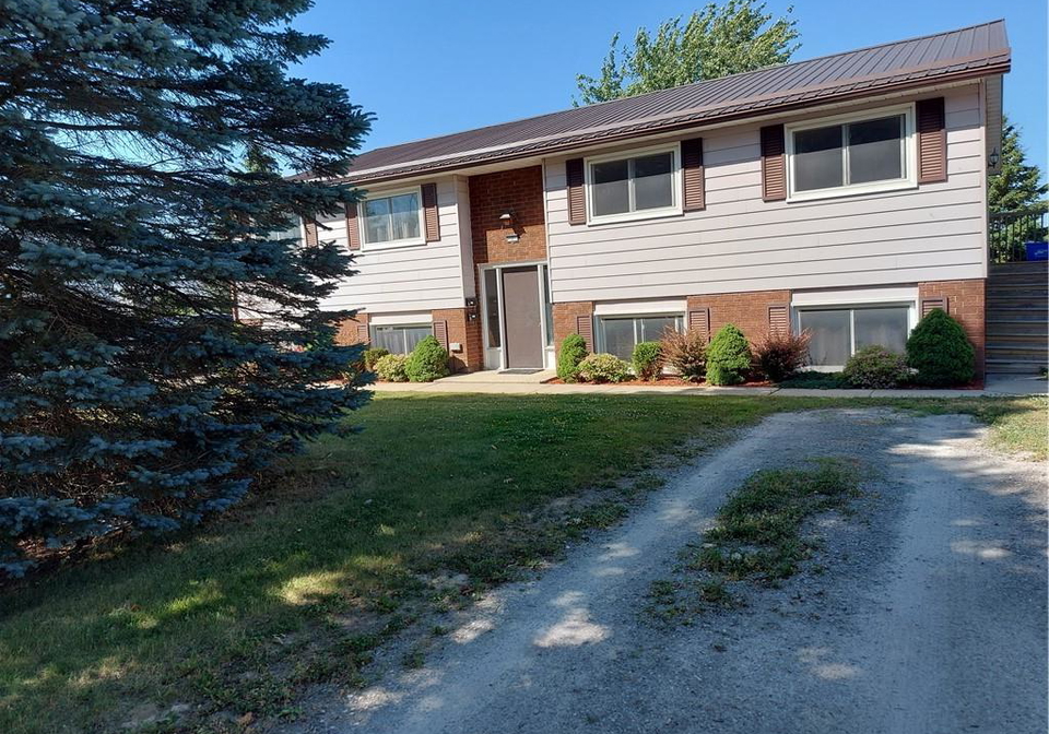 7-montclair-crescent-simcoe-ontario-40744007