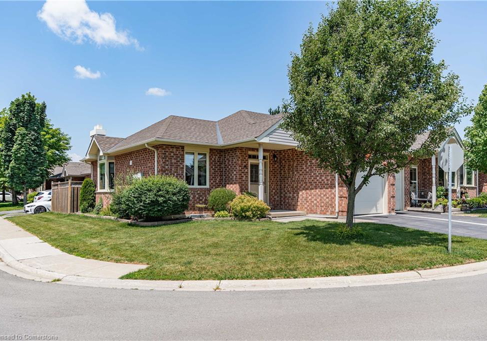 36-twentyplace-boulevard-glanbrook-ontario-40744017