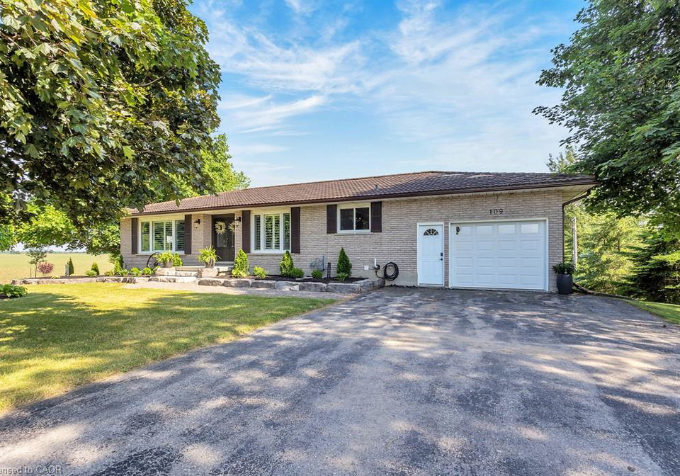 886428-oxford-road-8-bright-ontario-40744018