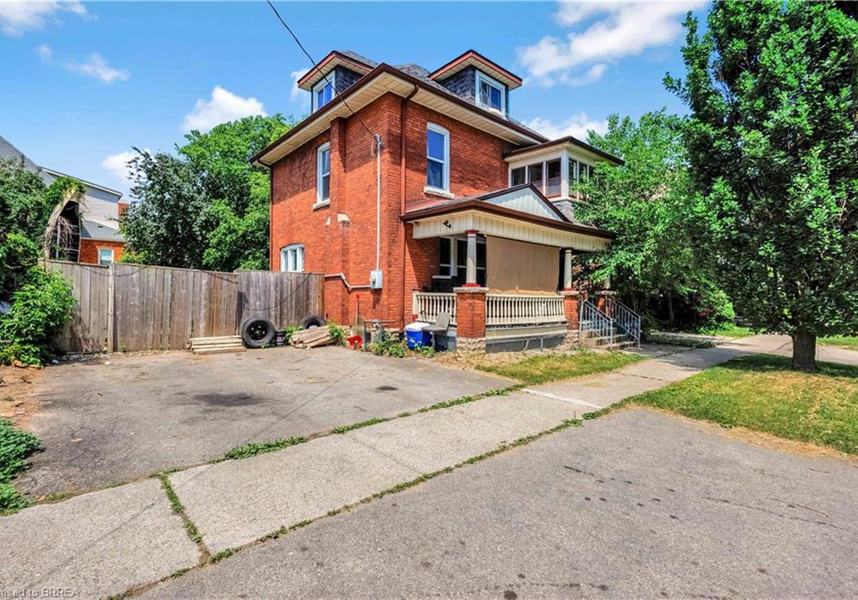 94-peel-street-brantford-ontario-40744082