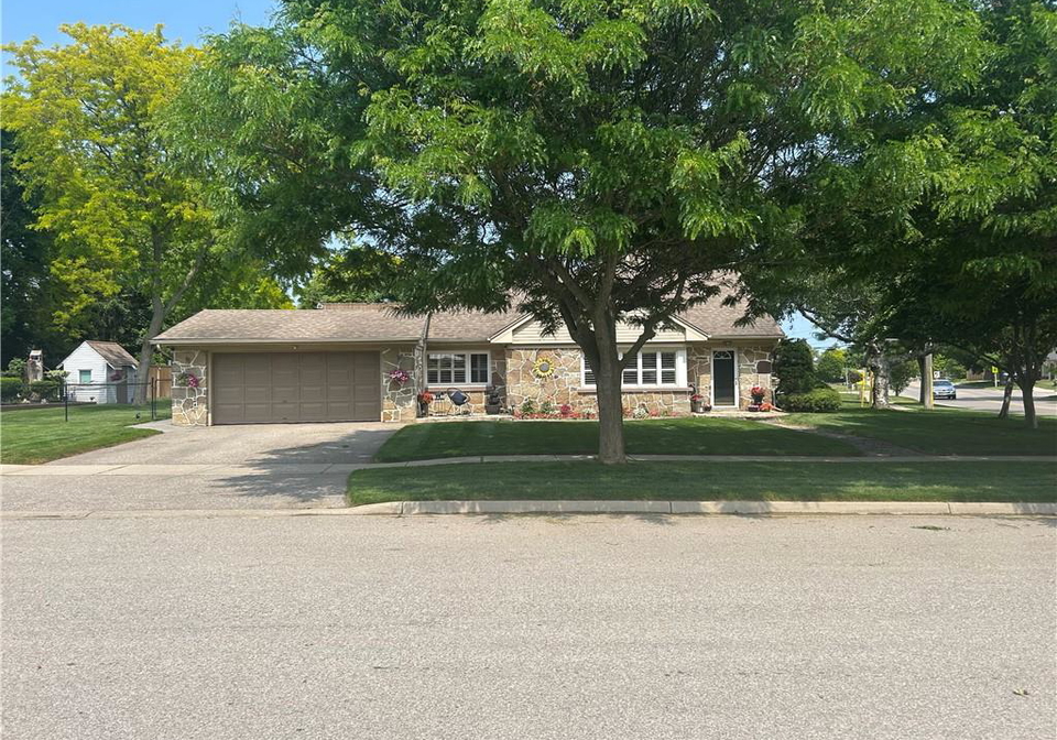 34-queensway-drive-brantford-ontario-40744280