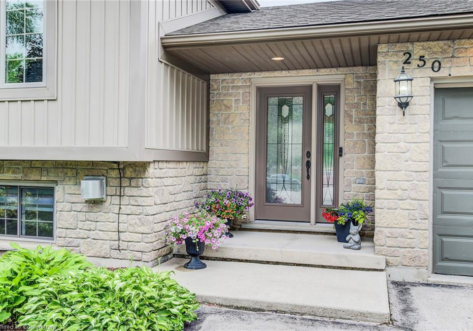 250-justins-place-mount-forest-ontario-40744337