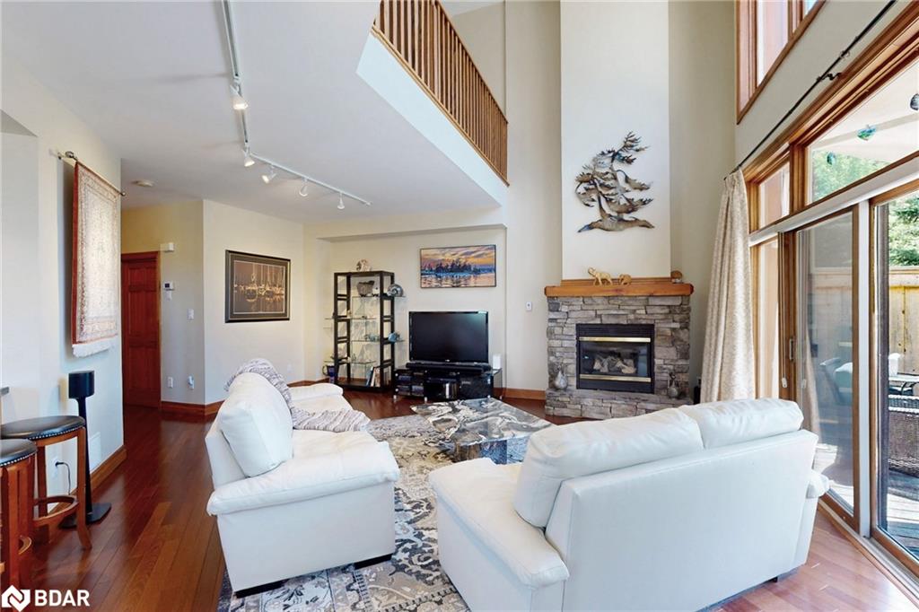 228-blue-ski-george-crescent-the-blue-mountains-ontario-40744398