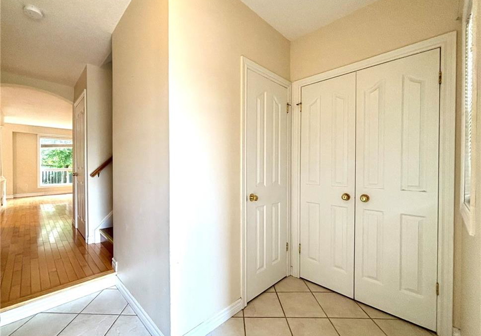 608-columbia-forest-boulevard-waterloo-ontario-40744493