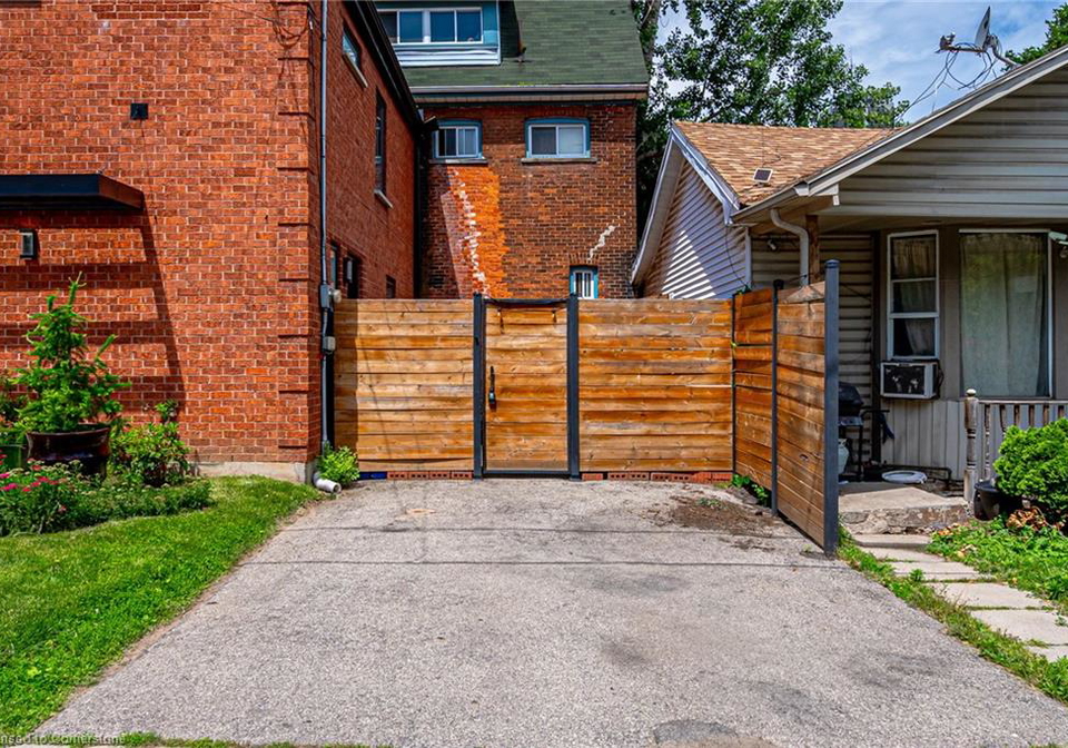 58-spring-street-hamilton-ontario-40744753
