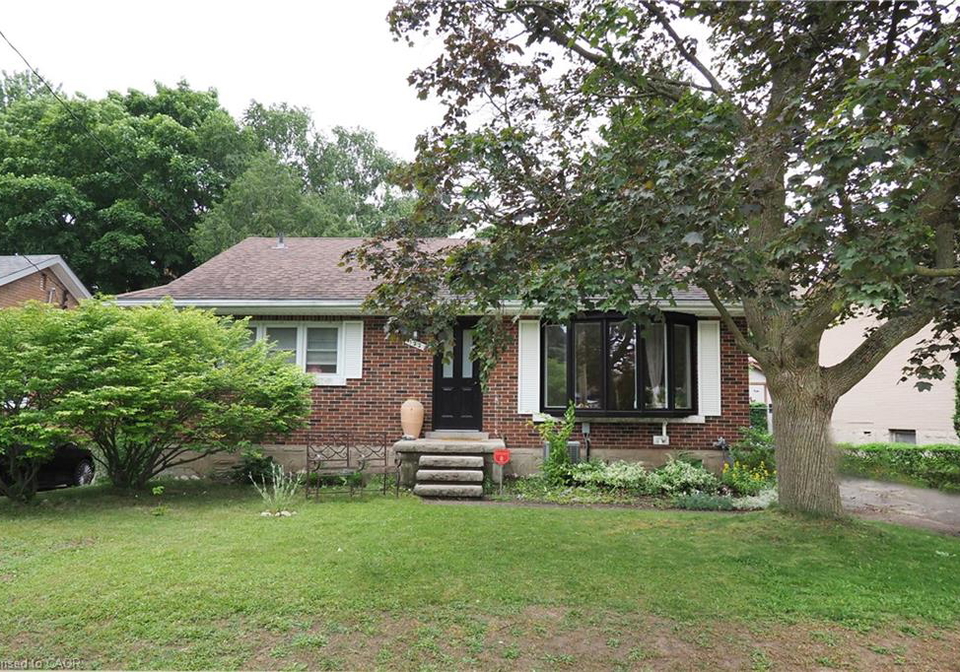 122-boehmer-street-kitchener-ontario-40744879
