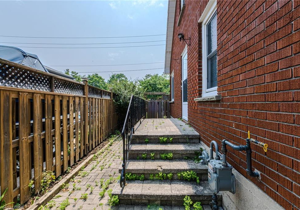 97-walnut-street-brantford-ontario-40745202