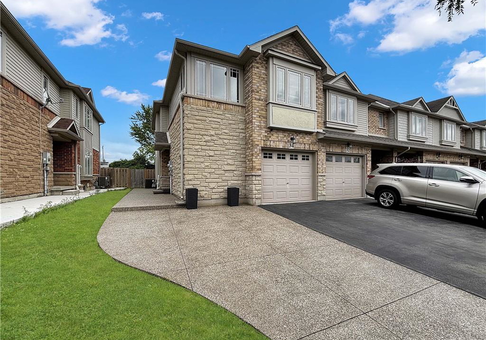 34-magnificent-way-hamilton-ontario-40745250